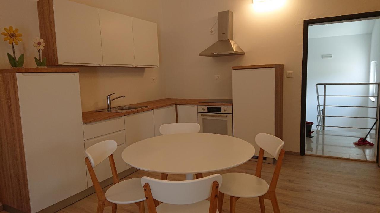 Irena Apartment Cres Exterior photo
